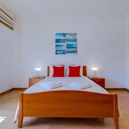 Feriehus Collection Side - Oura 200 Meters *