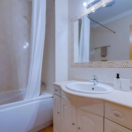 Collection Side - Oura 200 Meters Hébergement de vacances *