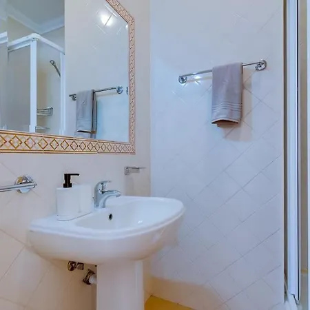 Collection Side - Oura 200 Meters Ferienhaus *