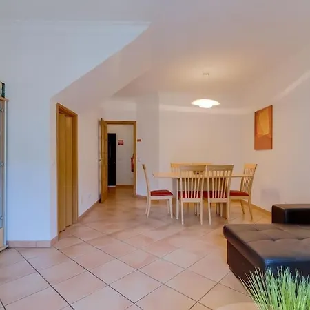 Collection Side - Oura 200 Meters Ferienhaus