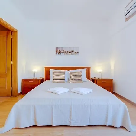 Collection Side - Oura 200 Meters Ferienhaus